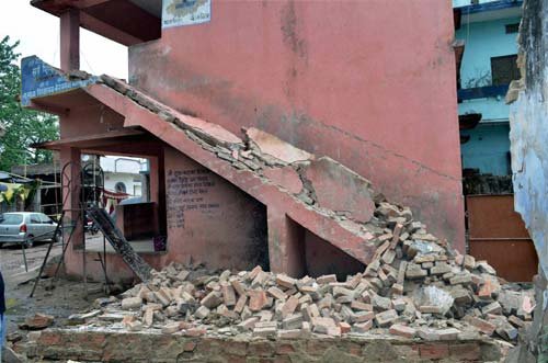 बिहार में भूकंप से 51 मौतें, 173 घायल