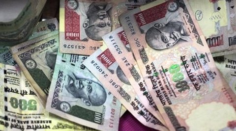 शुरुआती कारोबार में रुपया 11 पैसे कमजोर