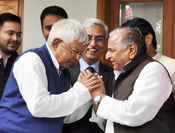 सपा के स्थापना दिवस कार्यक्रम में लालू शामिल होंगे