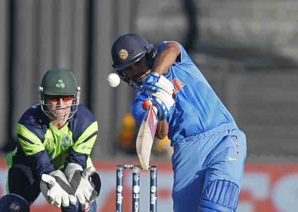 India vs Ireland: हैमिल्टन में आईसीसी क्रिकेट विश्व कप के पूल बी मैच में आयरलैंड के खिलाफ छक्का मारते भारत के सलामी बल्लेबाज रोहित शर्मा। रोहित 66 गेंदों में 3 चौके और 3 छक्के की मदद से 64 रन बनाकर आउट हुए। (स्रोत-रॉयटर्स) live cricket score, live score, ind vs ire, live india vs ireland, ind vs ire score, ind vs ire live, live cricket ind vs ire, india ireland live, india ireland, ireland india, world cup 2015, cricket news