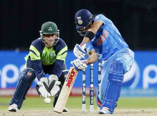 India vs Ireland: हैमिल्टन में आईसीसी क्रिकेट विश्व कप के पूल बी मैच में आयरलैंड के खिलाफ शॉट खेलते भारतीय बल्लेबाज विराट कोहली। कोहली 42 गेंदों में 4 चौके और 1 छक्के की मदद से 44 रन बनाकर नाबाद रहे। (स्रोत-रॉयटर्स) live cricket score, live score, ind vs ire, live india vs ireland, ind vs ire score, ind vs ire live, live cricket ind vs ire, india ireland live, india ireland, ireland india, world cup 2015, cricket news