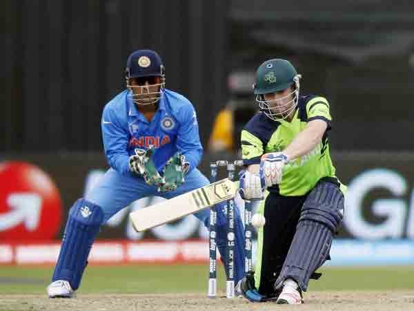 India vs Ireland: हैमिल्टन में आईसीसी क्रिकेट विश्व कप के पूल बी मैच में भारत के खिलाफ शॉट खेलते आयरलैंड के बल्लेबाज विलियम पोर्टरफील्ड। पोर्टरफील्ड 93 गेंदों में 5 चौके और 1 छक्के की मदद से 67 रन बनाकर पवेलियन लौटे। (स्रोत-रॉयटर्स) live cricket score, live score, ind vs ire, live india vs ireland, ind vs ire score, ind vs ire live, live cricket ind vs ire, india ireland live, india ireland, ireland india, world cup 2015, cricket news