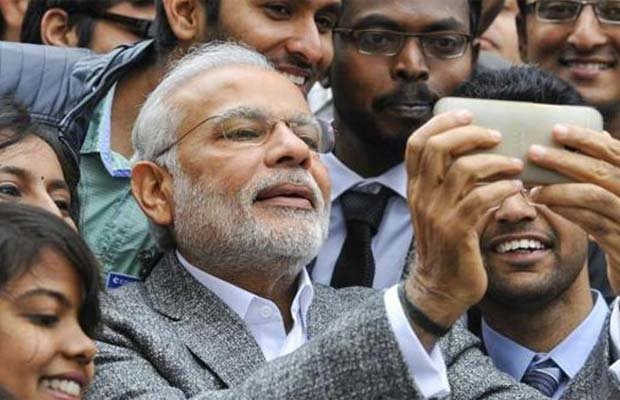 महाराज मोदी की ‘सेल्फी सरकार’ ने राष्ट्रीय सुरक्षा को कमज़ोर किया: राज बब्बर