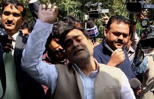 वीडियो: पटना हवाई अड्डे पर निकास द्वार से घुसते मंत्री रामकृपाल को रोका