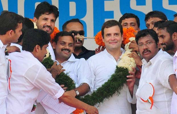 मोदी सरकार पर राहुल गांधी का कटाक्ष, कहा: ‘हैप्पी बर्थडे सूट बूट की सरकार’