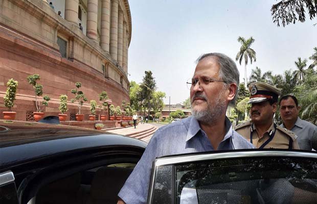 नजीब जंग ने अरविंद केजरीवाल को फाइलों संबंधी आदेश वापस लेने को कहा