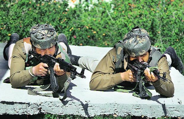 जम्मू: आतंकवादियों के एक ठिकाने का भंडाफोड़, हथियार बरामद