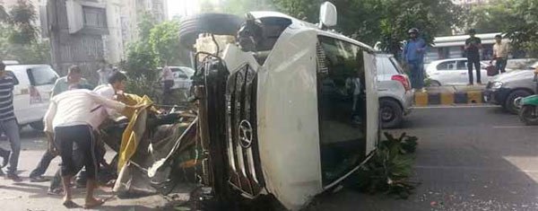 Gurgaon-shootout-results-in-road-crash,-one-dead3 गुड़गांव, एमजी रोड मेट्रो स्टेशन, गुड़गांव, gurgaon, MG road metro station, gurgaon shooting, gurgaon shooout, gurgaon Central Mall, gurgaon firing, gurgaon news, Delhi new, india news