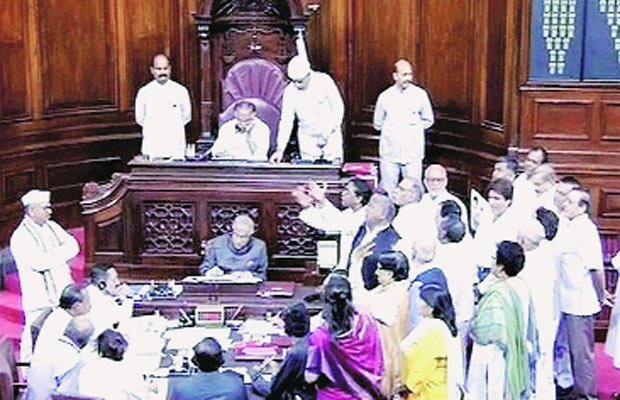 नोटबंदी से भटक रहे विपक्ष को मिला गोलबंदी का मुद्दा