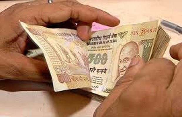 रुपया शुरुआती कारोबार में 4 पैसे चढ़ा