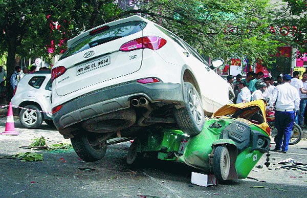 gurgaon-shootout-results-in-road-crash-one-dead गुड़गांव, एमजी रोड मेट्रो स्टेशन, गुड़गांव, gurgaon, MG road metro station, gurgaon shooting, gurgaon shooout, gurgaon Central Mall, gurgaon firing, gurgaon news, Delhi new, india news