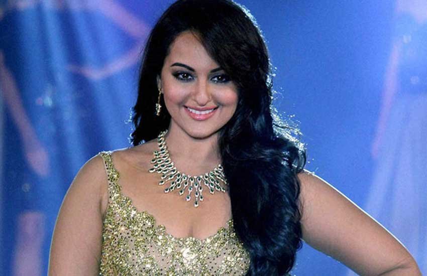 Sonakshi Sinha Sonakshi Sinha, Shatrughan Sinha, Ittefaq, Sidharth Malhotra, Yash Chopra, Abhay Chopra, Noor, Bollywood news in Hindi, Entertainment news in Hindi