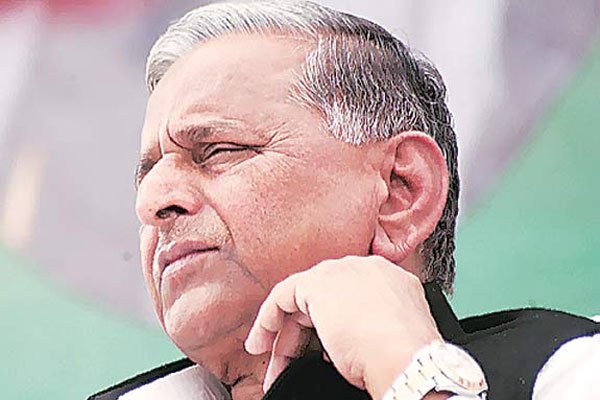 Bihar Elections 2015: चुनाव से पहले ही टूटने लगा लालू-नीतीश के जनता परिवार का महागठबंधन, मुलायम ने दिया करारा झटका