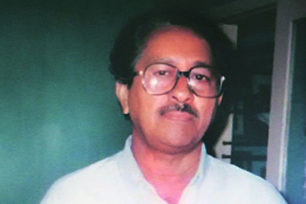 एक मुसलमान का रामायण पर लिखना उन्हें रास नहीं आया