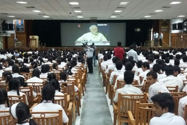 PM नरेंद्र मोदी ने ली बच्चों संग माता-पिता की क्लास, कहा: ‘मासूमों पर अपनी इच्छाएं न थोपे’