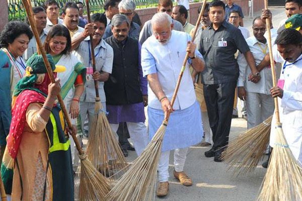 नरेंद्र मोदी को लगा झटका, IAS विजयलक्ष्मी जोशी ने छोड़ा ‘स्वच्छ भारत अभियान’