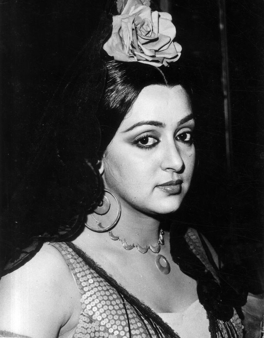 hema-malini-birthday-today-10 unknown facts of dream girl3 Hema Malini, Hema Malini birthday today, Hema Malini happy birthday, Hema Malini latest news, Dharmendra, Isha Deol, Dream Girl, Politics, Films, Bollywood, latest bollywood news, हेमा मालिनी, हेमा मालिनी जन्मदिन, धर्मेंद्र, बॉलीवुड, बॉलीवुड न्यूज़, मनोरंजन