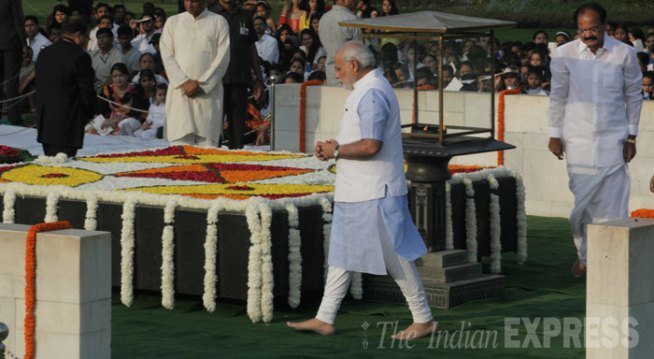PM मोदी सहित कई राजनीतिज्ञों ने दी राष्ट्रपिता को श्रद्धांजलि