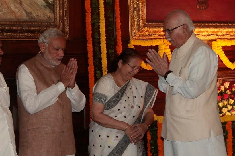 modi-advani नरेंद्र मोदी फोटोज, नरेंद्र मोदी का साल 2015, पीएम मोदी, मोदी फोटो, narendra modi, modi in 2015, modi photos, best photos of modi 2015, 2015 modi photos, modi and obama, modi yoga photos, modi selfies, modi news, photos of the year, india news, latest news