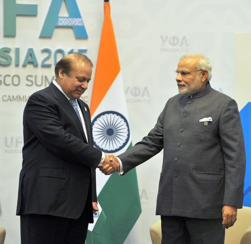 modi-sharif-ufa नरेंद्र मोदी फोटोज, नरेंद्र मोदी का साल 2015, पीएम मोदी, मोदी फोटो, narendra modi, modi in 2015, modi photos, best photos of modi 2015, 2015 modi photos, modi and obama, modi yoga photos, modi selfies, modi news, photos of the year, india news, latest news