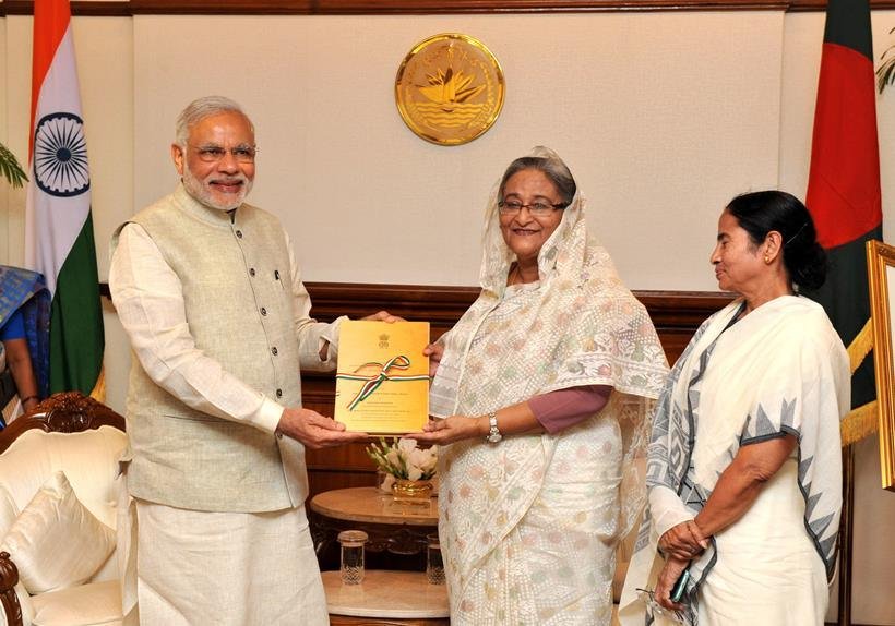 modihasina-mamata-land-swap-deal नरेंद्र मोदी फोटोज, नरेंद्र मोदी का साल 2015, पीएम मोदी, मोदी फोटो, narendra modi, modi in 2015, modi photos, best photos of modi 2015, 2015 modi photos, modi and obama, modi yoga photos, modi selfies, modi news, photos of the year, india news, latest news
