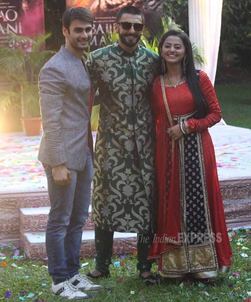 Ranveer singh, Swaragini tv show, Deepika padukon, deepika-ranveer latest photos, bollywood gallery, ranveer kiss to deepika, bajirao mastani, helly shah