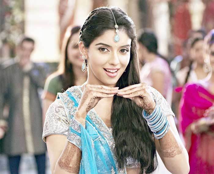 asin-ready Asin sharma, asin sharma wedding, asin sharma-a rahul wedding, asin wedding card, akshay kumar, asin sharma marriage, asin-rahul love story