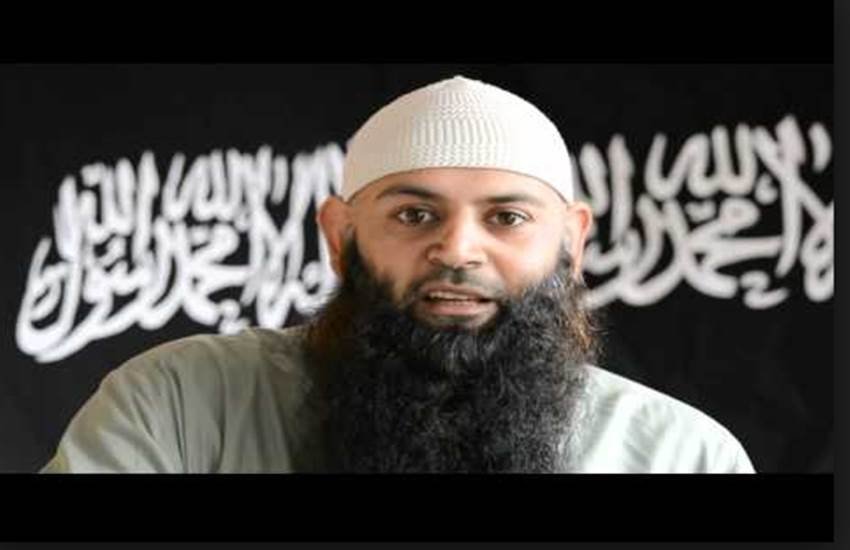 isis channel 8 Jihadi Sid, Siddhartha Dhar, Abu Rumaysah, Channel 4 documentary, Channel 4 documentary, Abu Haleema, Mohammed Shamsuddin, The Jihadis Next Door, Jamie Roberts, Isis flag, Isis news, Abu Rumaysah, सिद्धार्थ धर, अबू रुमायशा, आईएसआईएस, चैनल 4, जेहादी नेक्स्ट डोर, latest isis news in hindi
