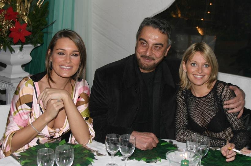 nikki bedi kabir bedi, kabir bedi marriage, pooja bedi, Parveen Dusanj, Susan Humphreys, Adam bedi, Nikki Bedi, protima bedi, kabir bedi wives, Siddharth bedi, kabir bedi family, kabir bedi news, kabir bedi photos, entertainment photos