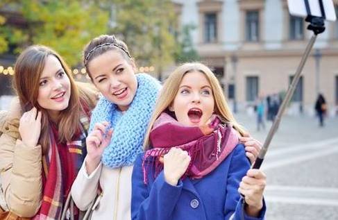 Selfie से रहें सावधान, मौत का शिकार हो रहे यंगस्टर्स