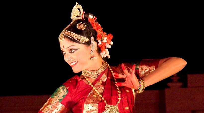 khajuraho-festival-krishna-via-flickr February, festivals, 2016, carnivals, dance, music, art, celebration, culture, rang Mahotsav, New Delhi, Surajkund Mela, Haryana, Rio Carnival, Brazil, Battle of the Oranges, Italy, Kala Ghoda Festival, Mumbai, Losar, Tibet, Chinese new year, Mardi Gras, Valentine's Day, Pingxi sky lantern festival, Taiwan, Hadaka Matsuri, Japan, Jaisalmer Desert festival, Jaisalmer, Rajasthan, Envision festival, Costa Rica, Abu Simbel festival, Egypt, Khajuraho Dance Festival, Orissa,