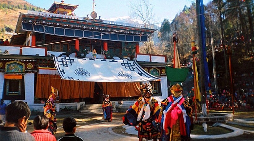 losar-wikimedia February, festivals, 2016, carnivals, dance, music, art, celebration, culture, rang Mahotsav, New Delhi, Surajkund Mela, Haryana, Rio Carnival, Brazil, Battle of the Oranges, Italy, Kala Ghoda Festival, Mumbai, Losar, Tibet, Chinese new year, Mardi Gras, Valentine's Day, Pingxi sky lantern festival, Taiwan, Hadaka Matsuri, Japan, Jaisalmer Desert festival, Jaisalmer, Rajasthan, Envision festival, Costa Rica, Abu Simbel festival, Egypt, Khajuraho Dance Festival, Orissa,