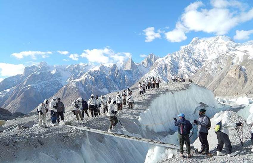 siachen 12 Siachen avalanche, indian Army, trapped soldiers, siachen glacier, 879 Army men dead, world's highest battlefield, Siachen Glacier pics, Siachen Facts, siachen indian army, Ten Army soldiers