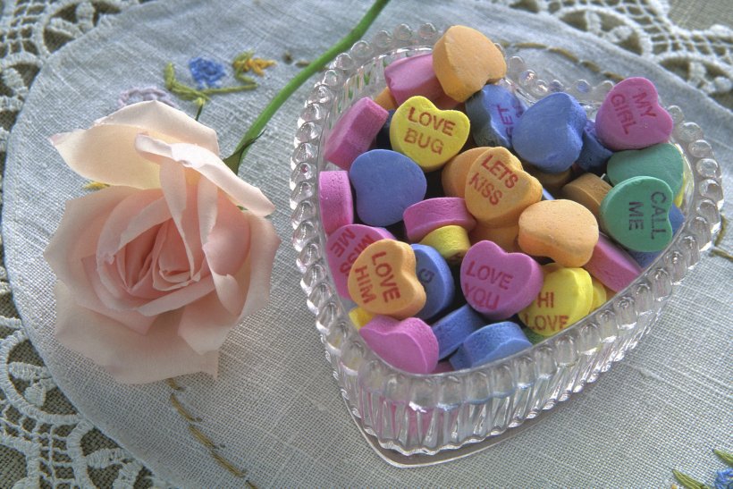 valentines-day-thinkstock February, festivals, 2016, carnivals, dance, music, art, celebration, culture, rang Mahotsav, New Delhi, Surajkund Mela, Haryana, Rio Carnival, Brazil, Battle of the Oranges, Italy, Kala Ghoda Festival, Mumbai, Losar, Tibet, Chinese new year, Mardi Gras, Valentine's Day, Pingxi sky lantern festival, Taiwan, Hadaka Matsuri, Japan, Jaisalmer Desert festival, Jaisalmer, Rajasthan, Envision festival, Costa Rica, Abu Simbel festival, Egypt, Khajuraho Dance Festival, Orissa,