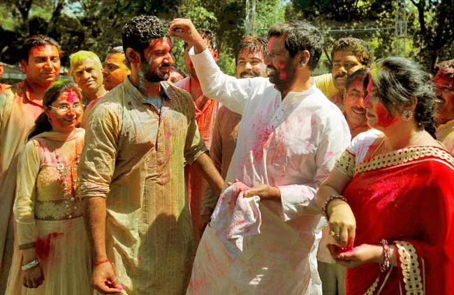 Ram-Vilas-Paswan-Holi holi celebration, Lalu Prasad, Lalu Prasad Yadav Holi, lalu prasad Yadav holi Celebration, lalu prasad Yadav holi, lalu prasad yadav holi songs, Ram Vilas Paswan, Ram Vilas Paswan Holi, Ram Vilas Paswan Holi Celebratin, Shivraj Singh Chouhan, Shivraj Singh Chouhan Holi, Shivraj Singh Chouhan Song, Shivraj Singh Chouhan Holi Video, LK Advani, LK Advani holi, LK Advani Holi Celebration, Sonia Gandhi, Sonia Gandhi Holi, Sonia Gandhi Holi Celebration, holi 2016, Holi Images, Holi Songs, Holi Pics, Holi