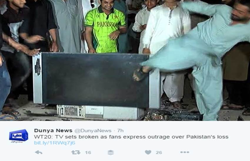 pakistani fans 1 India vs Pakistan, Ind vs Pak, Shahid Afridi, indian fans, pakistani fans, #IndvsPak, Qandeel Baloch, Twitter Reactions, India defeat Pakistan, jokes on pakistan, Twitterati hails Kohli, India beat Pakistan, Shoaib Malik, #PakwvIndw, Pakistani cricket fan, indian cricket fan, ICC World Twenty20, Kolkata, India, Pakistan, Mahendra Singh Dhoni, ICC World Twenty20, Shoaib Akhtar, Pakistan, India national cricket team, Virat Kohli, India Pakistan rivalry, World T20, शाहिद आफरीदी, कंदील बलूच, पाकिस्तानी मॉडल