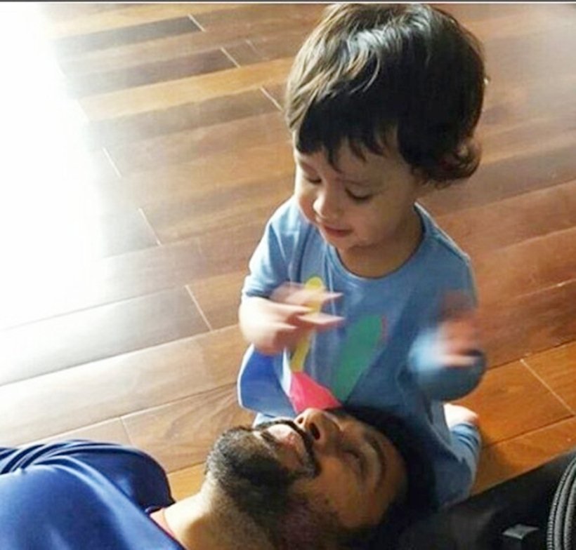 01 ziva, ziva dhoni, ms dhoni, ms dhoni daughter, virat kohli, kohli, ms dhoni daughter ziva, ms dhoni ziva, ms dhoni daughter name, ms dhoni daughter pictures, ziva pictures, sakshi singh dhoni, sakshi dhoni, sakshi dhoni photos, sakshi dhoni hot pics, dhoni news, ziva news, जीवा धोनी, महेंद्र सिंह धोनी, धोनी, साक्षी धोनी, धोनी न्यूज