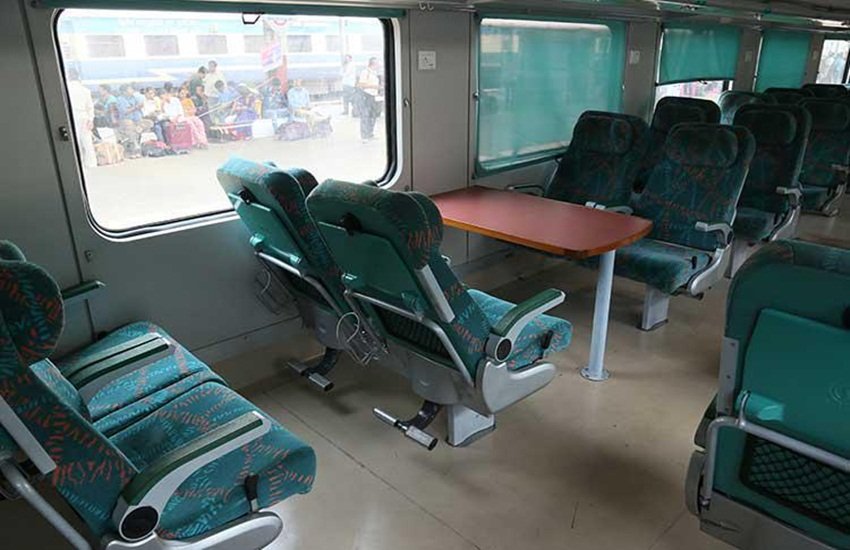 gatimaan express 6 Gatiman Express, Semi High Speed Train,fastest train, Agra-Delhi Gatiman, gatimaan express fare, gatimaan express facility, gatiman express speed, gatiman express route, gatiman express stoppage, Indian Railways, Suresh Prabhu, IRCTC, superfast trains, india fastest train, gatiman express time table, gatimaan express timing, गतिमान एक्सप्रेस, गतिमान एक्सप्रेस किराया, आगरा दिल्ली गतिमान एक्सप्रेस, गतिमान एक्सप्रेस टाइम टेबल, भारत की सबसे तेज ट्रेन, गतिमान एक्सप्रेस स्पीड