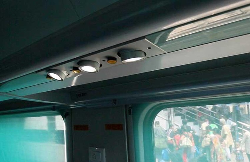 gatimaan express 8 Gatiman Express, Semi High Speed Train,fastest train, Agra-Delhi Gatiman, gatimaan express fare, gatimaan express facility, gatiman express speed, gatiman express route, gatiman express stoppage, Indian Railways, Suresh Prabhu, IRCTC, superfast trains, india fastest train, gatiman express time table, gatimaan express timing, गतिमान एक्सप्रेस, गतिमान एक्सप्रेस किराया, आगरा दिल्ली गतिमान एक्सप्रेस, गतिमान एक्सप्रेस टाइम टेबल, भारत की सबसे तेज ट्रेन, गतिमान एक्सप्रेस स्पीड