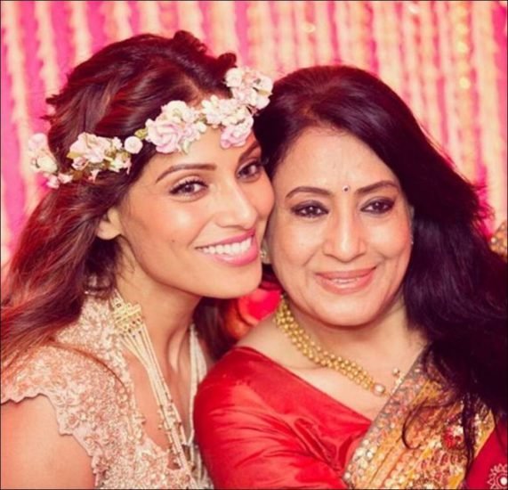 Mothers Day, happy mothers day, Preity Zinta, Bipasha Basu mom, Bipasha Basu, Twinkle Khanna, Preity Zinta mom, Madhuri dixit, mothers day wishes, jacqueline fernandez, bollywood actress moms, entertainment photos