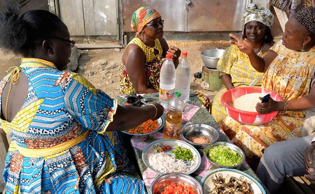 cameroon-women-cooking-afp_650x400_81464938790