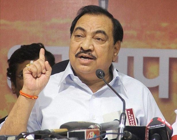 eknath 4 Arvind Kejriwal, Eknath Khadse, Eknath Khadse, Khadse, Eknath Khadse land deal, Khadse resigns, Khadse resignation, Khadse land deal, Devendra fadnavis, Maharashtra revenue minister, Revenue minister Eknath Khadse, Khadse dawood Inrahim, Khadse meets Devendra Fadnavis, BJP, india news