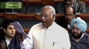संसद सत्र के लिए कांग्रेस ने बनाई रणनीति, अरुणाचल, उत्तराखंड और NSG के मुद्दों पर सरकार को घेरेगी