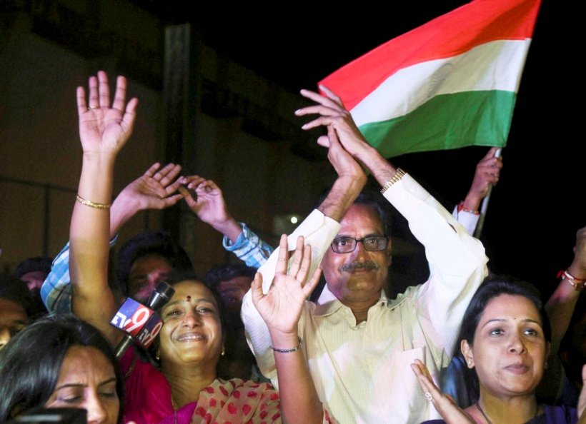 Sindhu's parents PV Sindhu, PV Sindhu silver medal, PV Sindhu final match, PV Sindhu photos, PV Sindhu women singles final, Sindhu vs Carolina, Sindhu medal, PV Sindhu India, Sindhu photos, Sindhu match highlights, Sindhu match photos, Rio 2016 Olympics, Rio Games, Sports photos, Sports