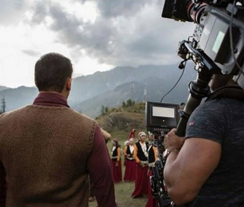 salman-khan-tubelight-shooting-pics0 Tubelight Shooting Photos, Photos of Tubelight Shooting, Salman Khan Tubelight Photos, Salman Khan on Tubelight set, Tubelight Shooting pics, Salman khan shooting pics, tubelight release date, tubelight teaser, tubelight trailer, tubelight star cast, tubelight pics, Salman Khan in Manali, Salman Khan wallpapers, salman khan photos, Entertainment news, bollywood news