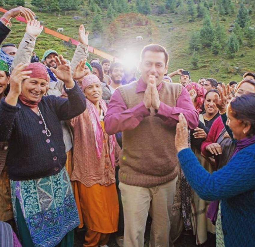 salman-khan-tubelight-shooting-pics8 Tubelight Shooting Photos, Photos of Tubelight Shooting, Salman Khan Tubelight Photos, Salman Khan on Tubelight set, Tubelight Shooting pics, Salman khan shooting pics, tubelight release date, tubelight teaser, tubelight trailer, tubelight star cast, tubelight pics, Salman Khan in Manali, Salman Khan wallpapers, salman khan photos, Entertainment news, bollywood news