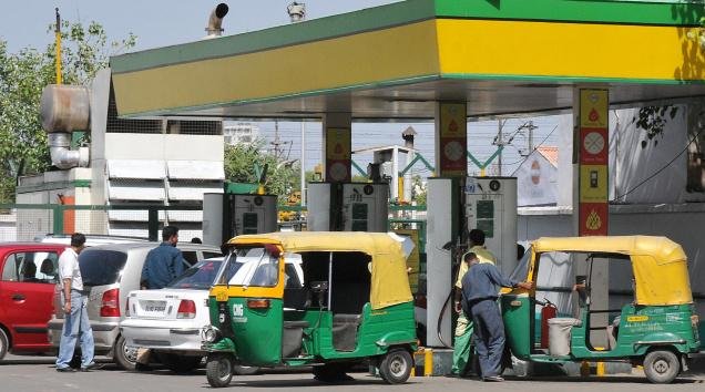 घरेलू प्राकृतिक गैस के दाम में 18 फीसद की कटौती, CNG होगी सस्ती