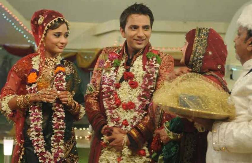 top-5-bigg-boss-controversies5 bigg boss 10, bigg boss, salman khan, bigg boss season 10, bigg boss 10 contestants, bigg boss controversies, salman khan bigg boss, bigg boss 2016, bb10, bigg boss top controversies, Rahul Mahajan, Payal Rastogi, Kushal Tandon, Tanisha Mukherjee, Dolly Bindra, Kamaal Rashid Khan, KRK, Sara Khan, Ali Merchant, bigg boss 10 contestants list, bigg boss 10 first episode, deepika padukone, bigg boss 10 news, television news, entertainment news