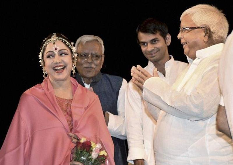 hema-malini-in-patna_0c796eae-9aee-11e6-84cd-7afcc7591aa7 Hema Malini, Lalu Prasad, Tejashwi Prasad Yadav, Bihar, Tej Pratap Yadav, Patna