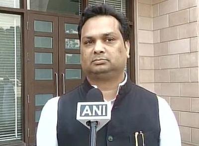 SP से निकाले गए वन राज्य मंत्री पवन पांडे, शिवपाल ने अखिलेेश से की कार्यवाही करने की मांग
